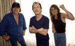Brian Johnson, Angus Young og brormand Malcolm Young har barslet med et nyt album, som tilsyneladende skulle være klar til udgivelse til oktober. Og herefter tager de på turne. Juhuuu! 