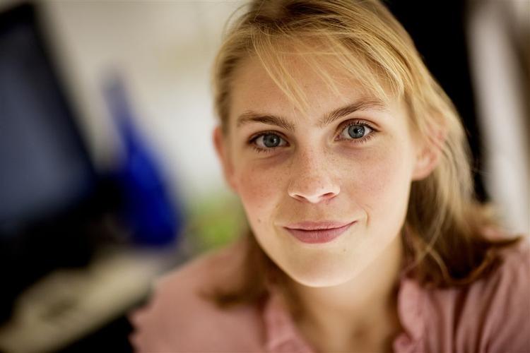 Linea Bækkeskov er en af de studerende, der kommer til at miste penge på den nye SU-lov, hvor dobbeltklippene forsvinder. Det kommer til at koste den 20-årige kvinde mindst 25.000 kroner. 
