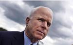 John McCain er ud af en militærfamilie. Men han drak og flirtede sig gennem søfartsakademiet. 