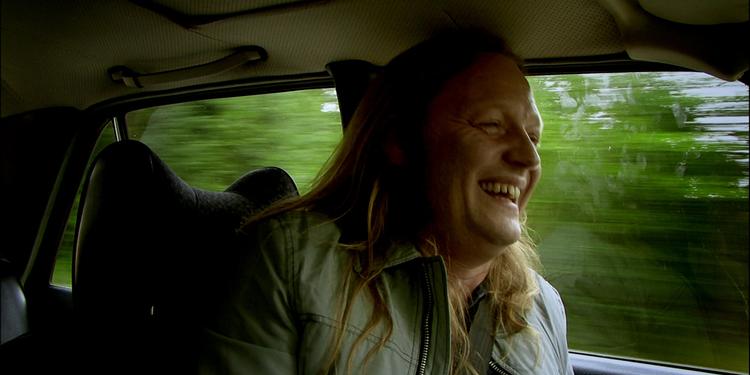 Filmen om D.A.D. har en sødmefyldt, henkastet karakter, der gør, at man nok trækker på smilebåndet flere gange, men aldrig bliver klogere. Foto fra filmen. 