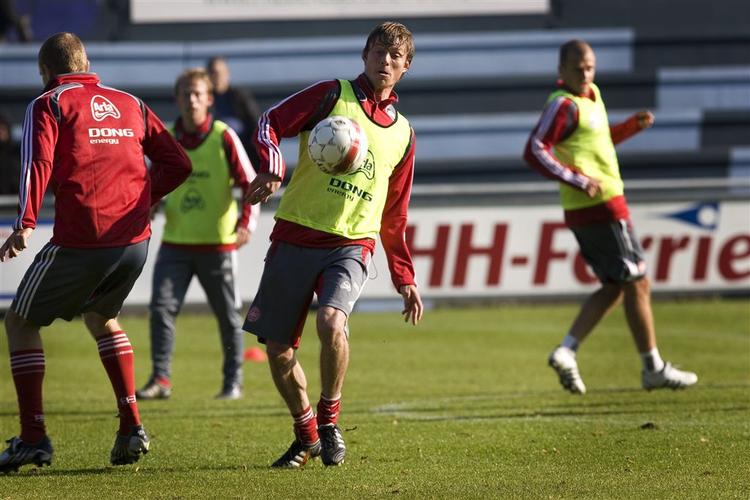 Jon Dahl Tomasson så veloplagt ud til onsdagens træning, men det gik galt til allersidst. 
