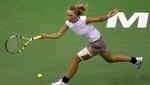 Caroline Wozniacki kæmpede forgæves mod både Nadia Petrova og sin lårskade i anden runde af Kremlin Cup. 