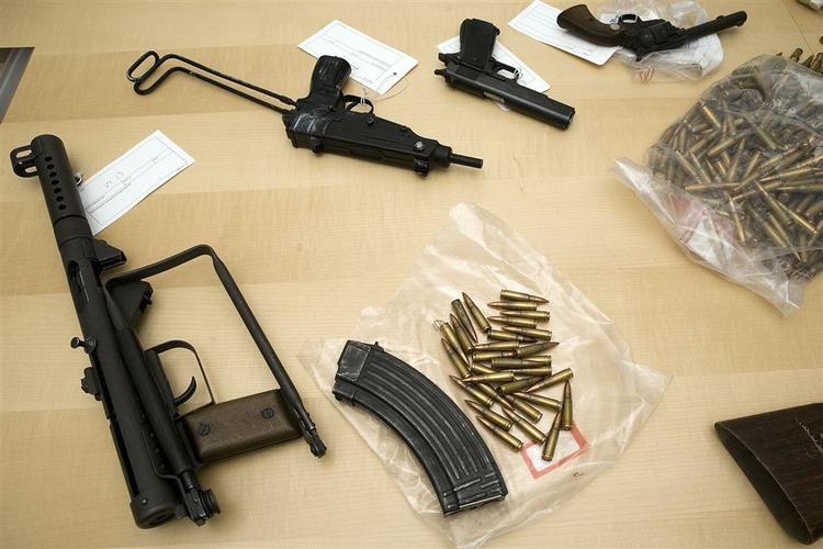 Politiet har fundet en masse skydevåben, efter at bandeopgøret i Danmark er taget til. 