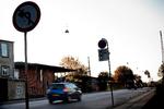 Ved Lykkebo Skole på Vigerslevvej i Valby mangler der ikke skilte – men der må ikke stå skoleadvarselsskilte. Foto: Jonas Pryner Andersen 