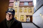 Siden Lambchop-gennembruddet 'Nixon' (2000) sker der kun to små forskydninger fra album til album, men de er til gengæld værd at registrere. 