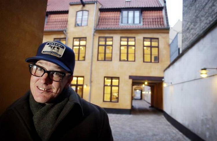 Siden Lambchop-gennembruddet 'Nixon' (2000) sker der kun to små forskydninger fra album til album, men de er til gengæld værd at registrere. 