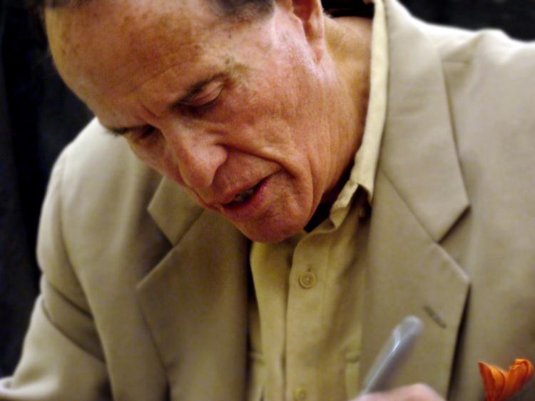 Kenneth Anger har lavet et dusin film, ofte med okkult og/eller homo-seksuelt tema. Lørdag 8. november kan han opleves på Statens Museum for Kunst i fire timer lang livekoncert iblandet filmforevisninger. Foto: Jiri Szeppan