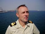 »Der er i øjeblikket ikke nogen, der ved mere om pirateri end den danske stab«, siger flotilleadmiral Per Bigum Christensen fra dækket af Absalon. Foto: Frank Hvilsom 