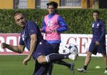 Nye spillere trænger sig på til Italiens startopstilling. Her ses fra venstre Angelo Palombo, Alberto Aquilani og Simone Pepe under dagens træning forud for kampen mod Bulgarien. 