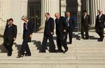 Finansministrene fra det magtfulde G7-samarbejde er enige om en redningsplan. Her ses fra venstre Canadas finansminister James Flaherty, den franske finansminister Christine Lagarde, den tyske finansminister Peer Steinbrueck, USA's finansminister   Henry Paulson, den italienske finansminister  Giulio Tremonti, Japans finansminister   Shoichi Nakagawa og finansminister Alistair Darling fra Storbritannien ankomme til et grupppefoto i Washington før mødet. 