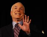 McCain blev buhet ud, da han roste Obama til et vælgermøde. 