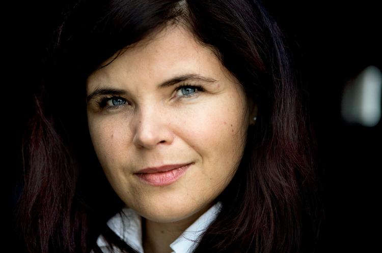 Julia Franck har skrevet romanen 'Middagsfruen' over sin egen families historie, og det er i høj grad mødrene, der står for skud.  Foto: Sara Galbiati 
