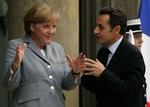 Den tyske kansler Angela Merkel og den franske præsident Sarkozy ved topmødet i Paris. 