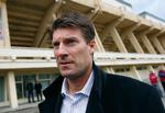 Michael Laudrup og hans familie bor på hotel og bliver kørt frem og tilbage til træning - for den russiske trafik har han endnu ikke haft mod til at udfordre. Foto: AP 