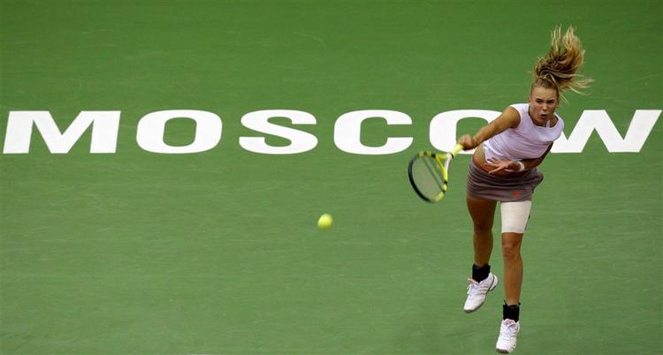 Caroline Wozniacki forlod Moskva med en lårskade og feber i kroppen, men hun er nu i Zürich. 
