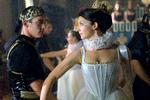 Jonathan Rhys Meyers spiller den smukke og brutale konge, der forlyster sig med sport, fest og ikke mindst kvinder. Foto: Sony Pictures Television 
