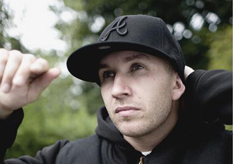 Solonumrene på Jeppe Rapps debutalbum  afslører ham som en rapper med tamme forvredne rim. 