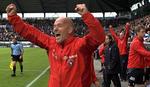 Erik Rasmussen jubler over FCM's  3-2-sejr over AGF tidligere i år. Den store Århus-klub kan muligvis  være trænerens kommende klub. 