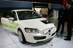 Den mest vidtgående af de nye sparemodeller fra Volvo er denne hybridbil, C30 Recharge. Bemærk stikkontakten - batterierne kan lades op og give en CO2-fri rækkevidde på omkring 100 kilometer. Skulle være klar i 2012. 