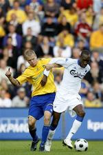 Jon Jönsson (t.v.) i nærkamp med FC Københavns Atiba Hutchinson, da Brøndby vandt med 1-0  over rivalerne 31. august. 