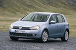 VW Golf i ny udgave står klar hos de danske forhandlere 7. november. Bilens sikkerhedsudstyr er forbedret, bl.a. med en knæairbag til føreren. 