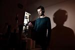 Simon Dencker havde glædet sig til at prøve den nye lydbogstjeneste på sin iPod, men blev skuffet: »Det er dybt irriterende«. Foto: Jacob Ehrbahn 