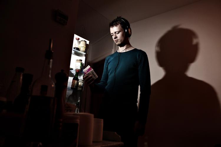 Simon Dencker havde glædet sig til at prøve den nye lydbogstjeneste på sin iPod, men blev skuffet: »Det er dybt irriterende«. Foto: Jacob Ehrbahn 