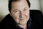 65-årige Roy Andersson vinder filmpris for 'Du Levende' (2007). 