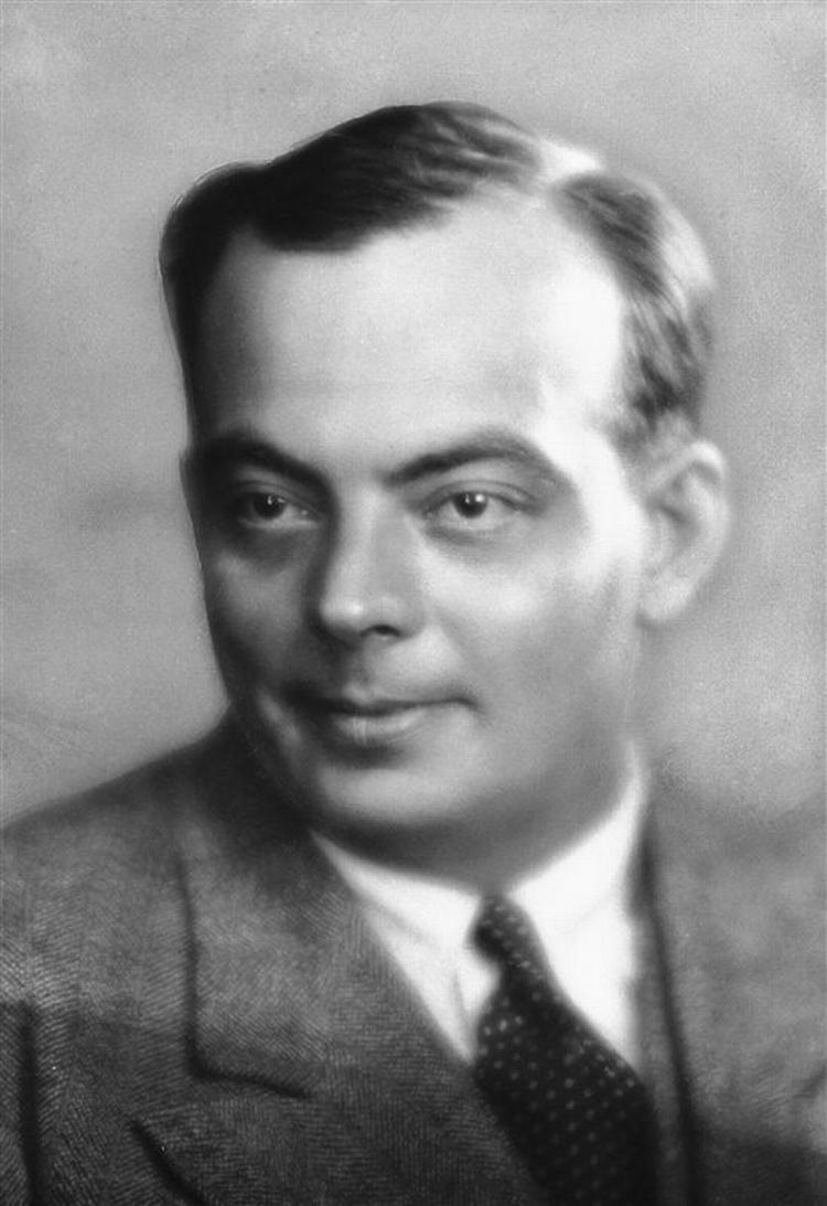 Antoine de Saint-Exupérys eventyr blev udgivet på engelsk og fransk i USA i 1943. Bogen udkom først i Frankrig efter tegnerens død i 1944. 