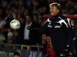 Åge Hareide storsmiler under en kamp mod Wales i februar. Efter gårsdagens nederlag til Holland kræver mange nordmænd ham fyret. 