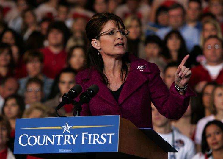 Sarah Palin kræver, at Obama lægger alle korrespondancer frem, som hans kampagne har haft med græsrodsbevægelsen ACORN, der undersøges for fusk med vælgerregistreringer. 