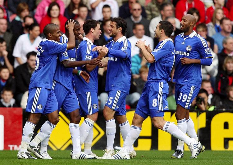 Chelsea's Salomon Kalou (nummer to fra venstre) har scoret til 2-0. 