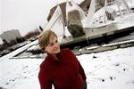 »Det var frustrerende, at medierne var så begejstrede for Palin. Først blev hun set som en repræsentant for Alaskas kvinder, så for USA’s kvinder og så for nærmest alle kvinder. Det var stødende, så jeg følte, jeg måtte gøre noget for at vise verden, hvem Sarah Palin er«, siger Charla Sterne. 