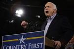 Obamas skattepolitik minder gevaldigt om europæisk socialisme med omfordeling af velstanden, mener republikanernes McCain. 