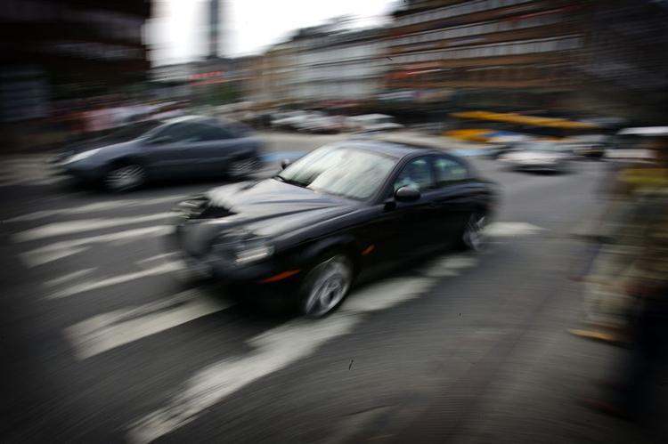 To privatpersoner, der bor langs den stærkt trafikerede Åboulevard i København, er villige til at anlægge en langtrukken retssag mod staten. 