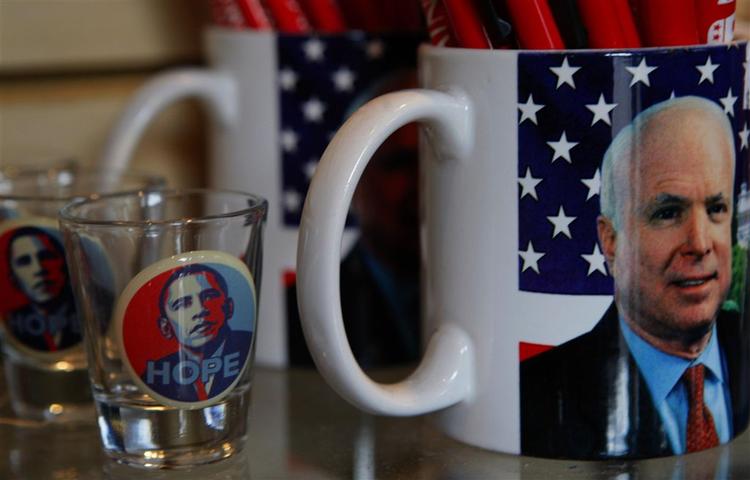 De fleste vælger souveniren med Obama frem for den med McCain. Arkivfoto. 