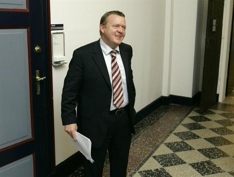 »Der er en overhængende risiko for, at vi alle går i sort. Og det er det modsatte signal, vi vil sende«, siger finansministeren. 