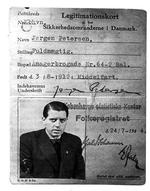 Børge Outze opererede under flere forskellige identiteter, og det meste af besættelsestiden kaldte han sig ingeniør Bjørn Hougaard. Her på fotoet optræder han som Jørgen Petersen, fuldmægtig. 