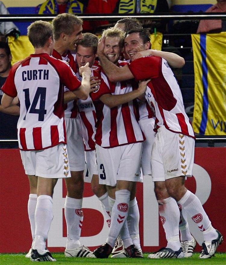 AaB'erne jubler efter Thomas Enevoldsens udligning til 2-2. 