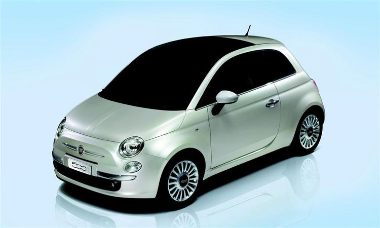 Lige siden premieren først på året har der været stor interesse for Fiat 500. Først nu kan bilen leveres i så stort tal, at den kommer ind på en femteplads over bilsalget herhjemme. 