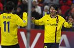 Lionel Messi (tv.) lavede de første, 18-årige Bojan Krkic to af de andre, da FC Barcelona udspillede FC Basel. 