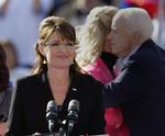 Sarah Palin er kommet i modvind, efter det er kommet frem, at republikanerne har klædt hende og familien på for omkring 900.000 kroner. 