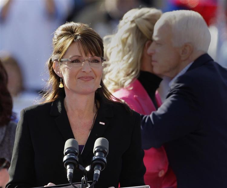 Sarah Palin er kommet i modvind, efter det er kommet frem, at republikanerne har klædt hende og familien på for omkring 900.000 kroner. 