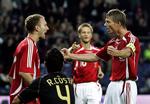 Jon Dahl Tomasson (til højre) jubler efter sin 1-0-scoring mod Portugal i Brøndby 1. september 2006. 