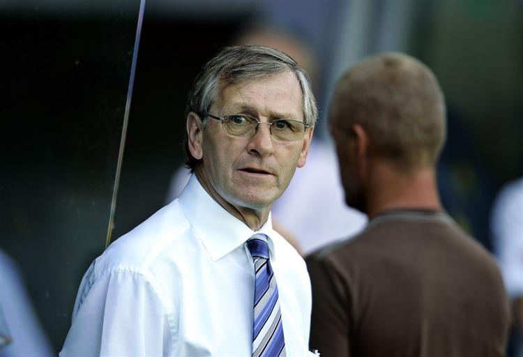 AaB håber at finde en afløser for Bruce Rioch inden 1. januar. 