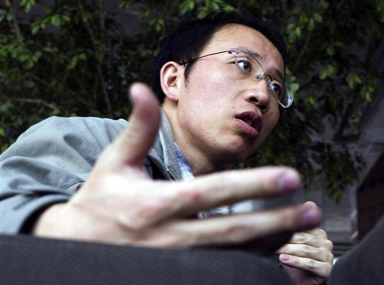 Hu Jia har fået EU-Parlamentets Sakharov-pris, selv om det kinesiske styre kalder ham en forbryder og har fængslet ham for undergravende virksomhed. 