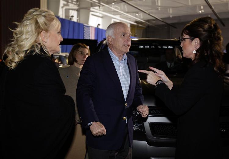 Amerikanske medier er begyndt at spekulere i, om Sarah Palin er ved at overtage John McCains kampagne. 