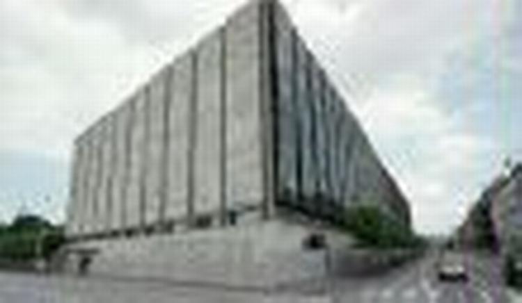 The Danish central bank Nationalbanken is expected to lower interest rates today. 