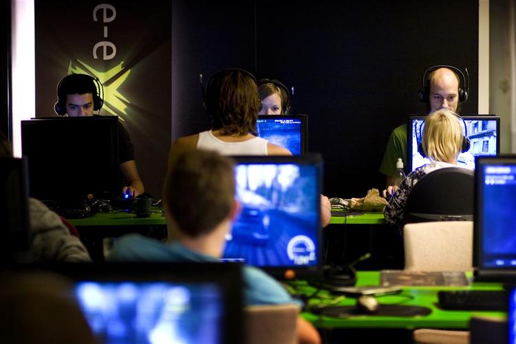Medlemmerne i Roskilde eSportsforening mødes et par gange om ugen for at træne og spille computer mod hinanden. 