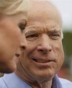 John McCain og hustruen Cindy befinder sig i disse dage i Florida. 
